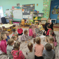 Раз, два , три , четыре - много мебели в квартире... Раз, два , три , четыре - много мебели в квартире.