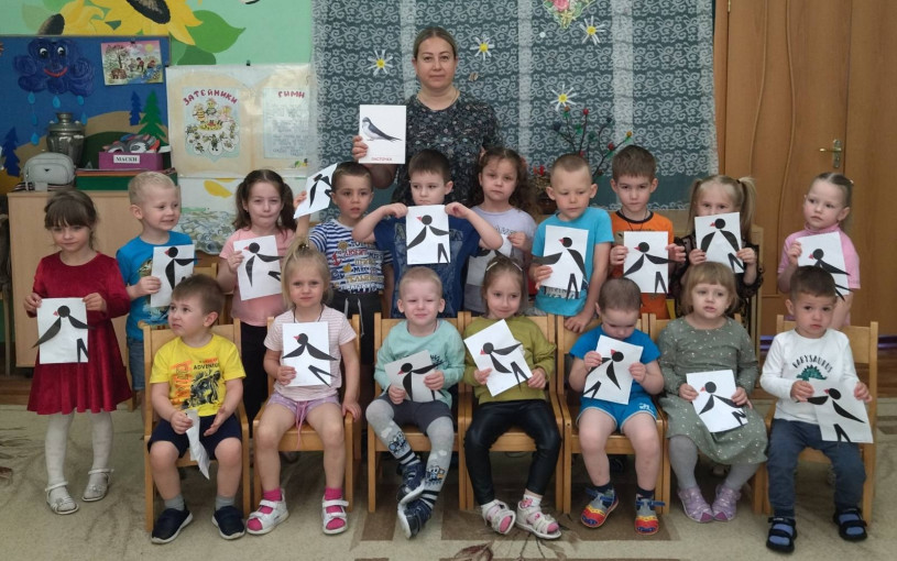 Ласточка с весною в сени к нам летит... Ласточка с весною в сени к нам летит.